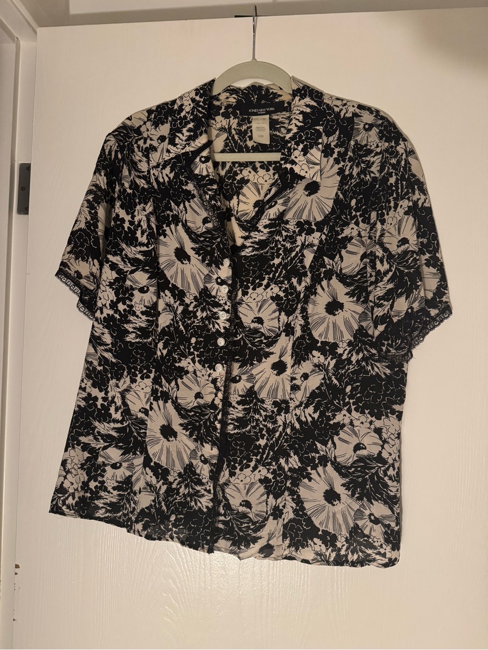 Floral Button-Front Short Sleeve Top - Black & Cream